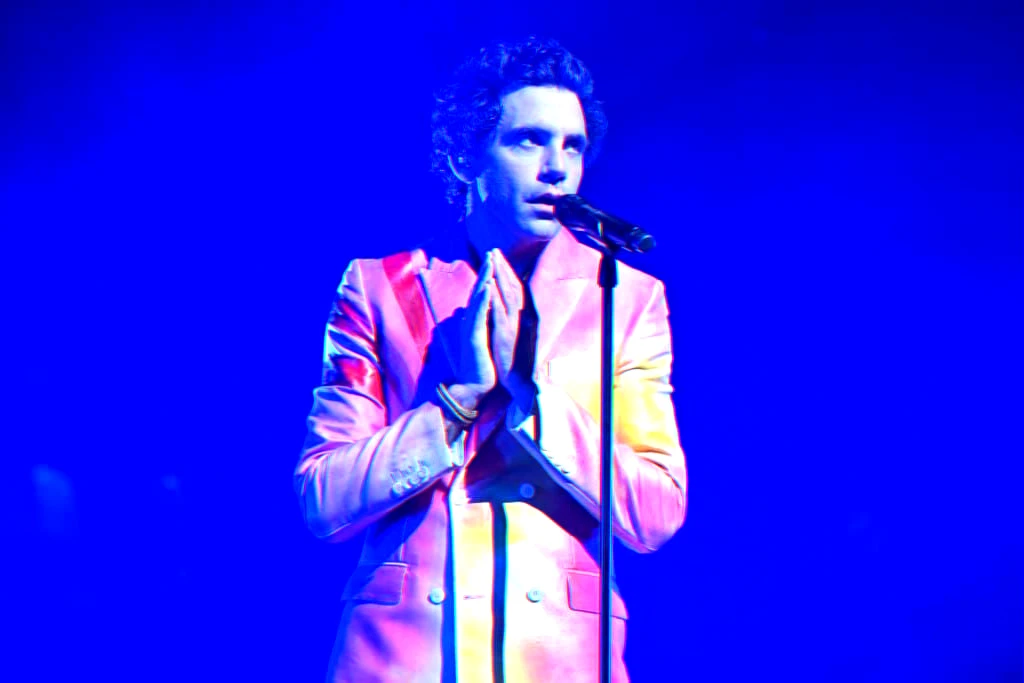 Hyperlove pop-futuriste album and European tour announcement