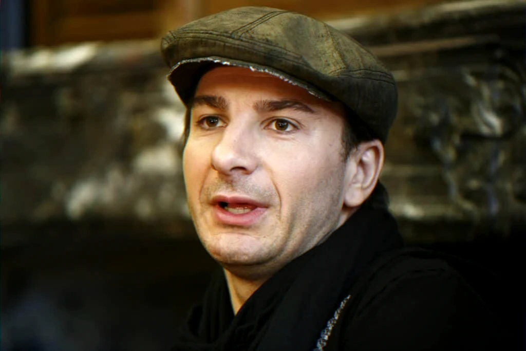 Diffusion d'Incontrôlable relance débat sur violences policières et arrestation de 2010