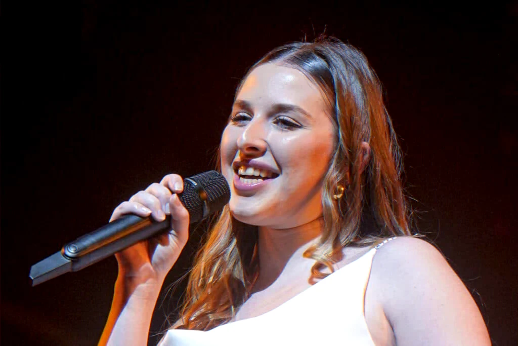 Singer performing at Les Enfoirés 2026 live show