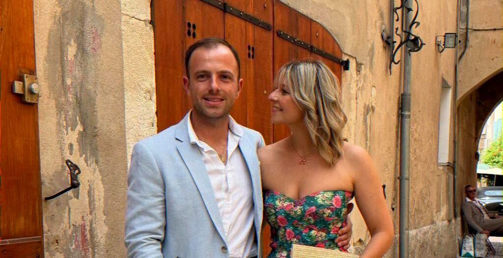 Couple in a public dispute over a SAS and the allocation of social shares on Instagram