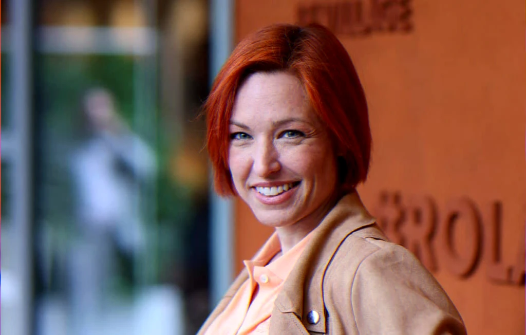 Chanteuse canadienne à 45 ans – vie apaisée entre Landes et bords de Marne