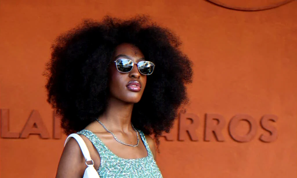 Emerging singer at La Maroquinerie concert — songs “Unforgettable” and “Rage”