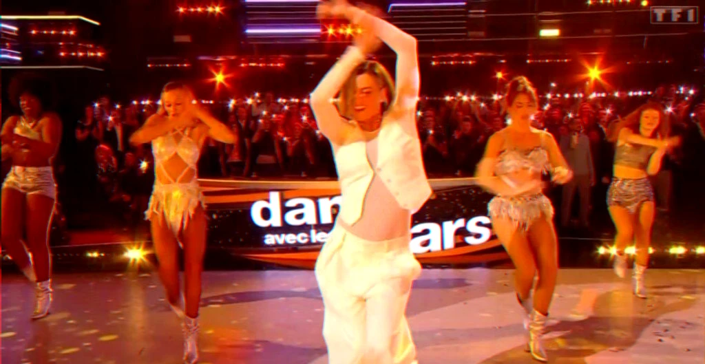 Performer in white dress fuels pregnancy rumours after televised dance prime