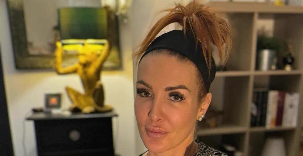 ex-candidate-télé-réalité-supprime-post-hommage-chien-rumeurs