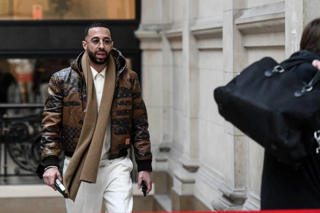 Soutien public à un artiste condamné relance le débat loyauté vs soutien aux victimes