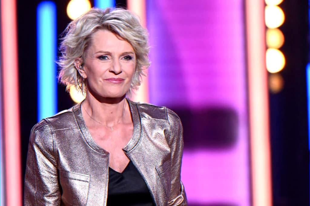 témoignage contre l'âgisme et critiques de tenues à la télévision