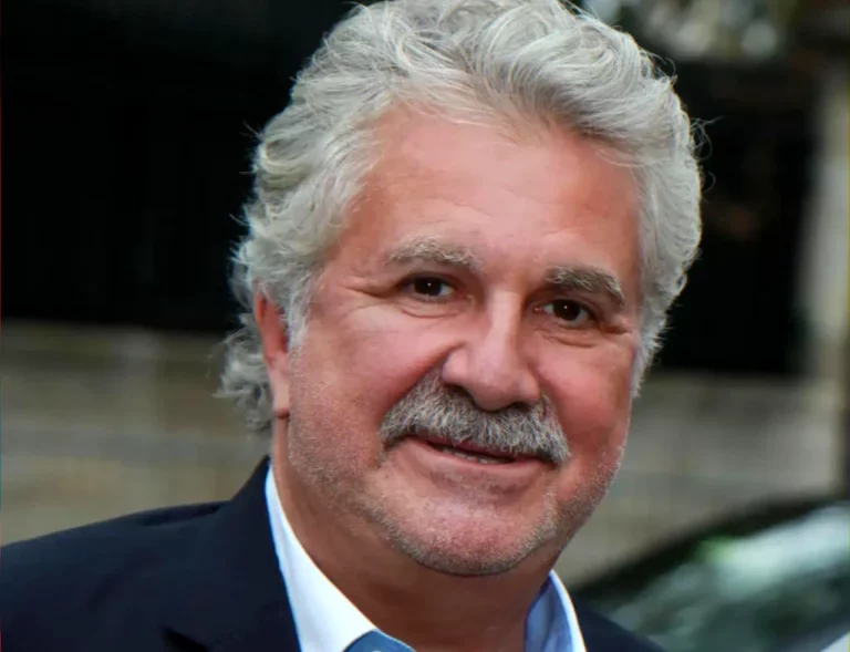 Humoriste français annonce retraite 2026 et tournée d’adieu « Clap de fin »