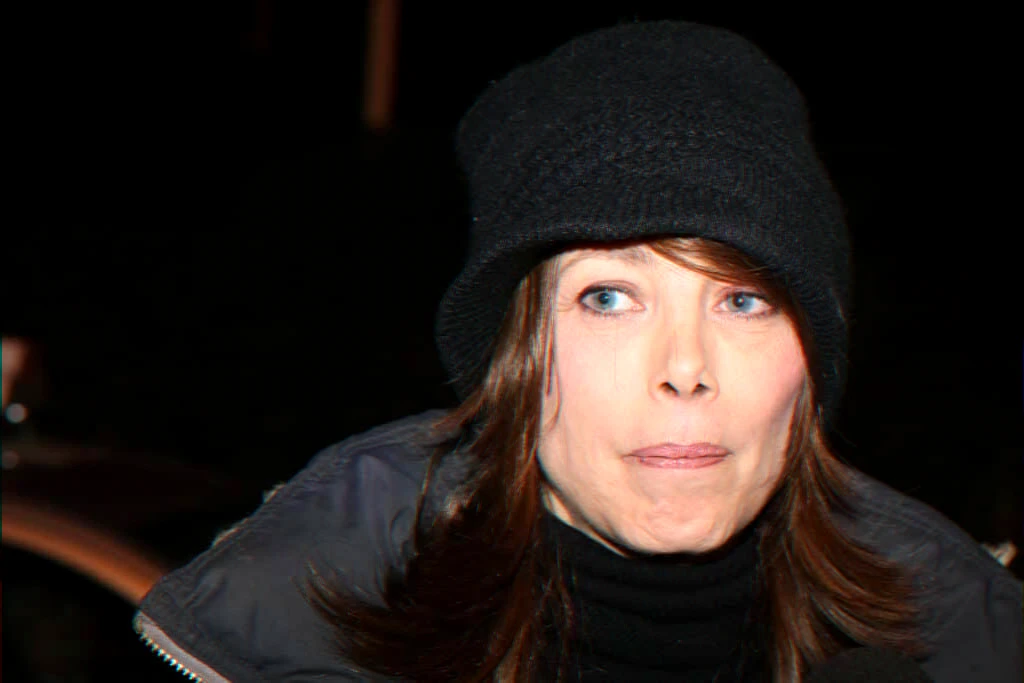 Former 1990s sitcom star comeback in the Marais — TV return, theatre project and book in progress