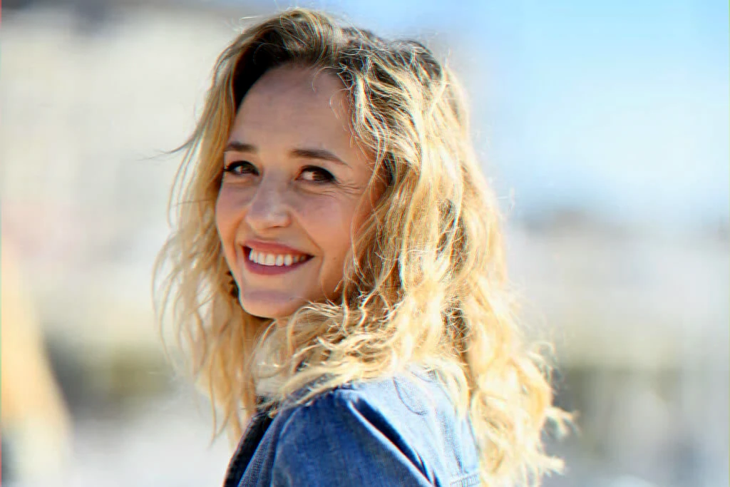 Actress returns to France 2 amid move to the Luberon and an ex now in a Paris duplex