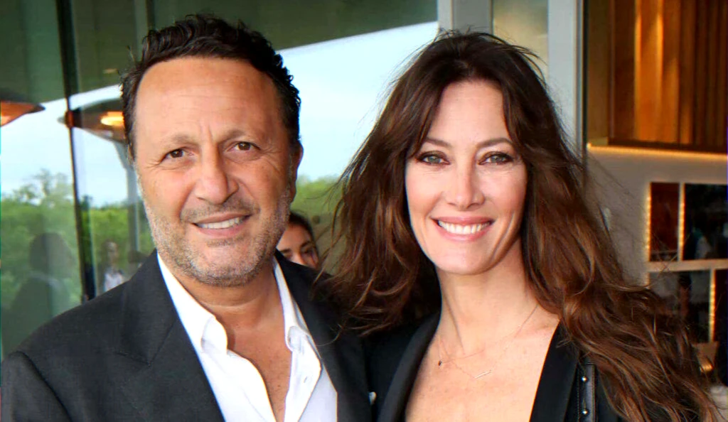 family-introduces-aito-adopted-australian-shepherd-puppy