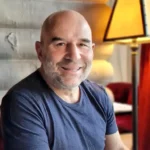 Bombardements à Dubaï — débat sur la dramatisation des influenceurs et demandes de rapatriement