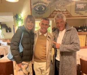 Dîner discret à Chez Jules à Antibes pendant la tournée d'Ubu Roi