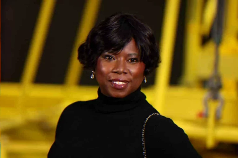 Former figure skating champion’s elegant fashion show transformation featured in media coverage