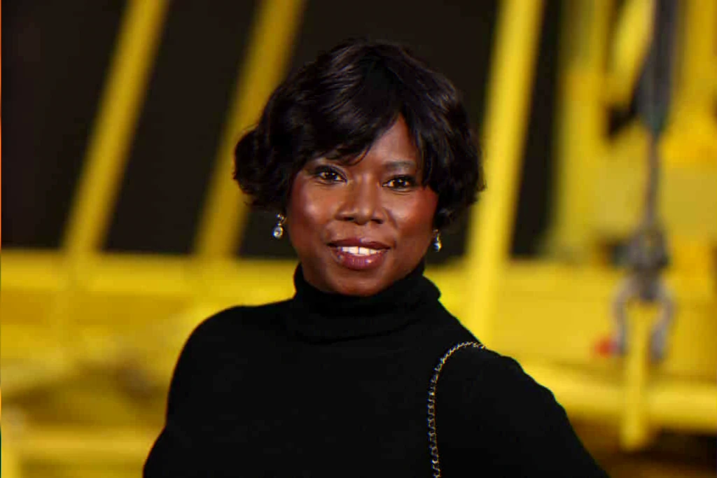 Former figure skating champion’s elegant fashion show transformation featured in media coverage