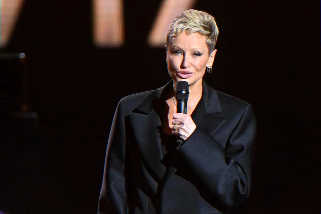 three-generation magazine cover — family bonds, love and book promotion