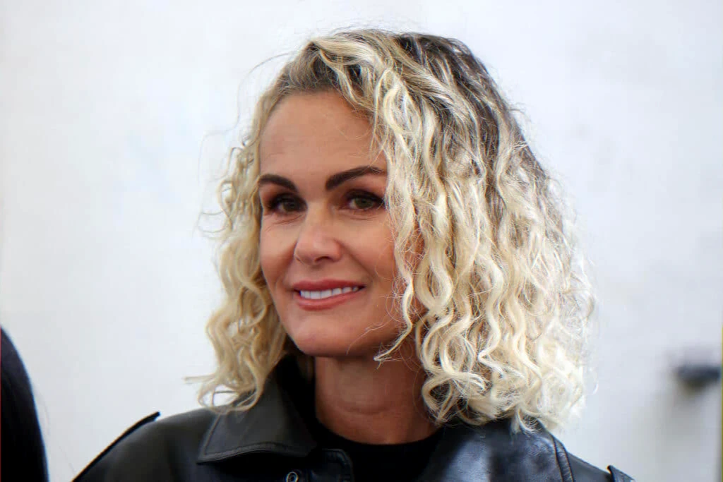 nouveau départ à paris après vente de la villa et règlement de succession