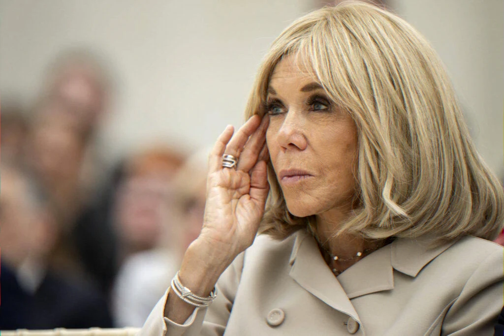 Opération oculaire urgente de la Première dame — absence à l’exposition et intervention en visioconférence