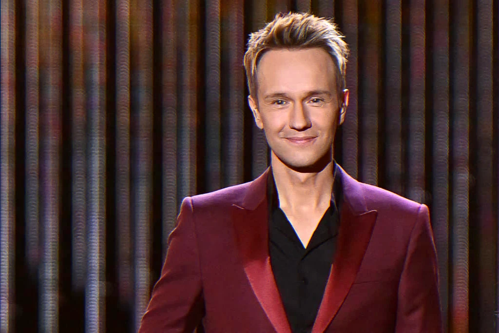 tv-host warm response to candidate fall during video casting shared on instagram