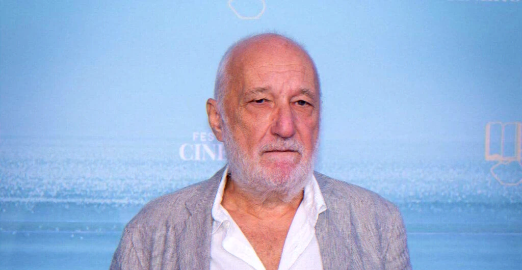 Actor rejects retirement and vows to keep performing, saying he wants to die on stage