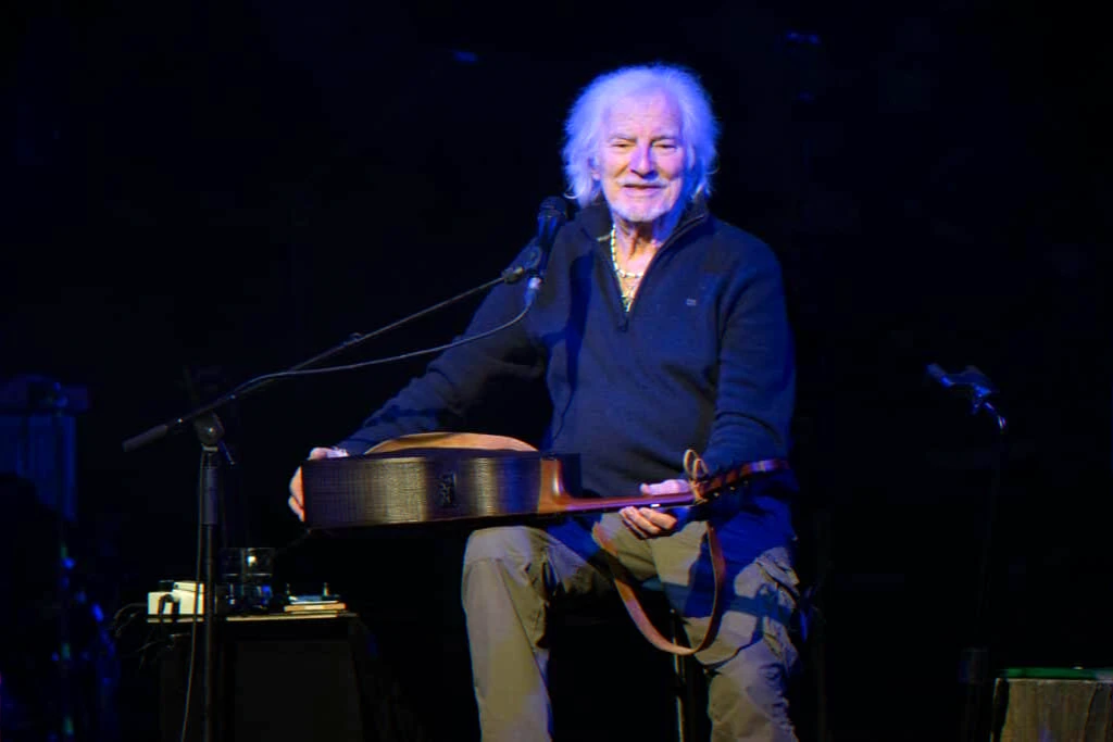 artist onstage denies social media death rumors