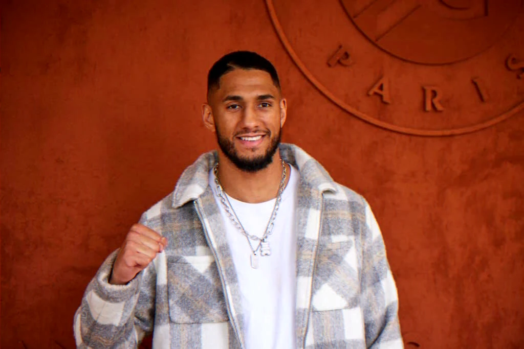 boxer relocates to London to train with new coach