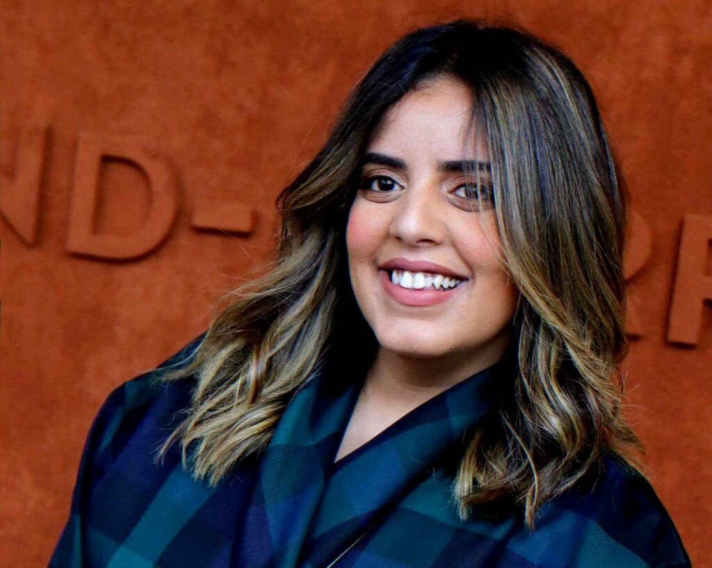 Portrait linked to an article on a comedian’s Seine‑Saint‑Denis apartment and XXL terrace