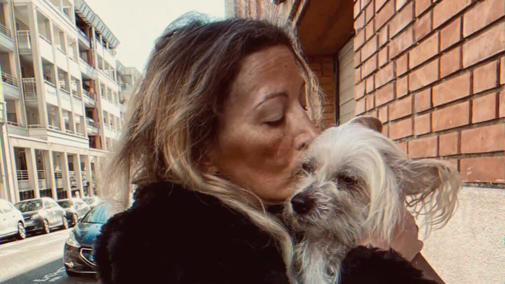 Report on a recent death in Nice: autopsy cites a fall and the household dog was later cremated; public funeral April 10