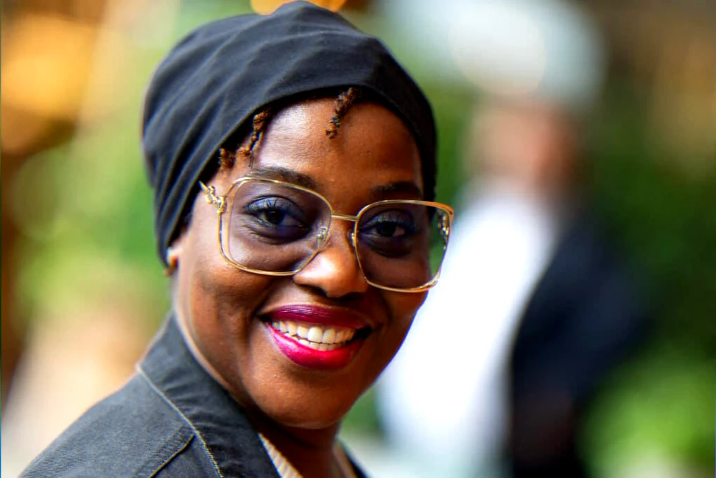 Karaoké sur TF1 — itinéraire d'une artiste d'Abidjan à la Lozère