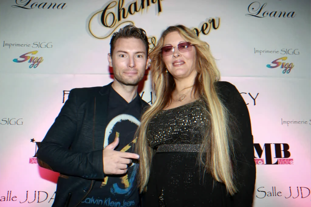 obsèques de Loana — tensions médiatiques, retraits et geste intime de l'urne