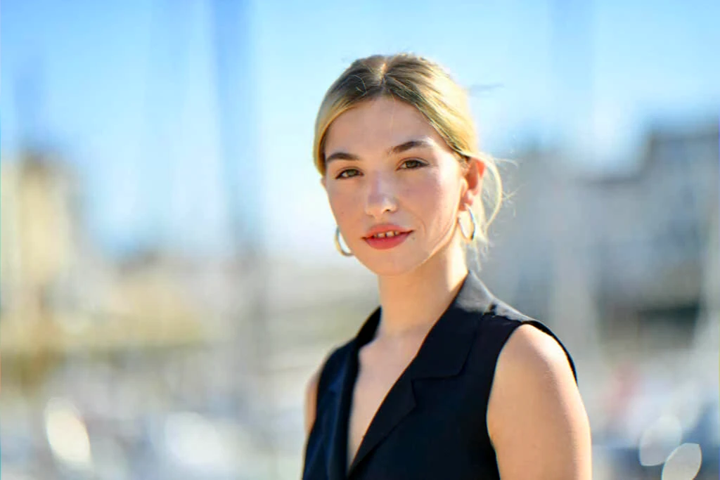 Editorial portrait illustrating an article on rural roots and ecological commitment