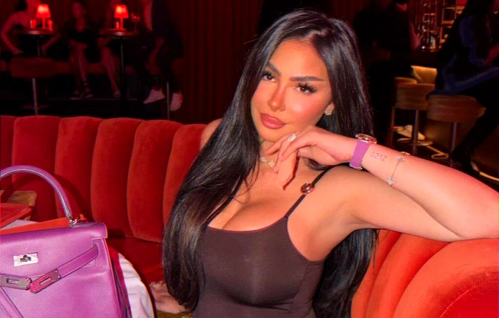 Pregnancy announcement: candid confession about first‑trimester fatigue and a postponed wedding