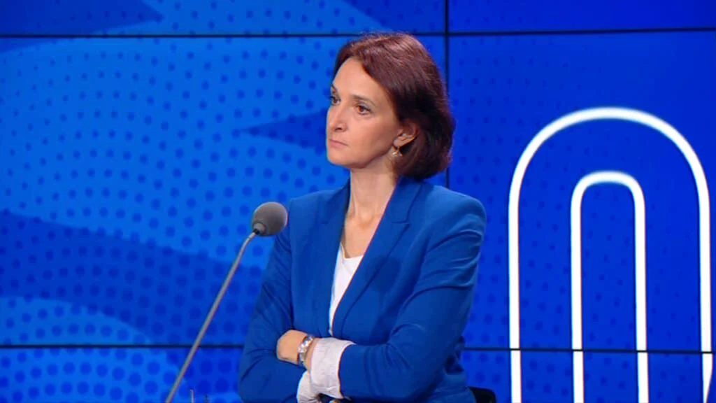 chroniqueuse-radio-suspendue-injure-publique