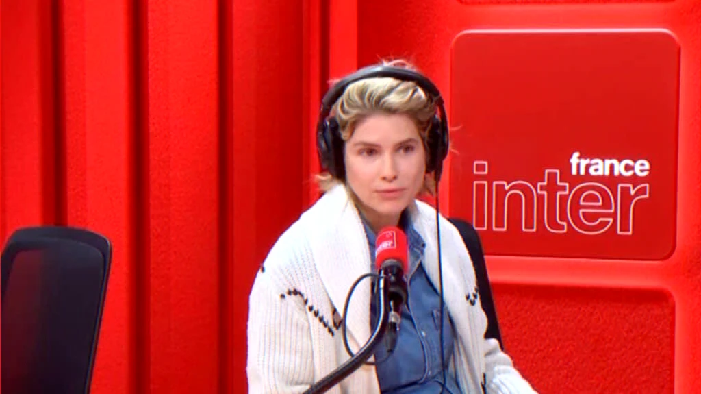 Actor discusses body image and acceptance during a radio interview