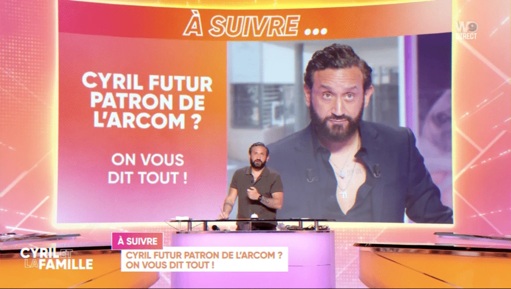 TV host on studio set with headline about a potential Arcom nomination