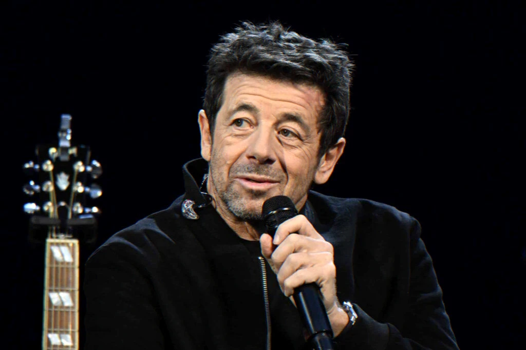 singer-microphone-concert-controverse-isere
