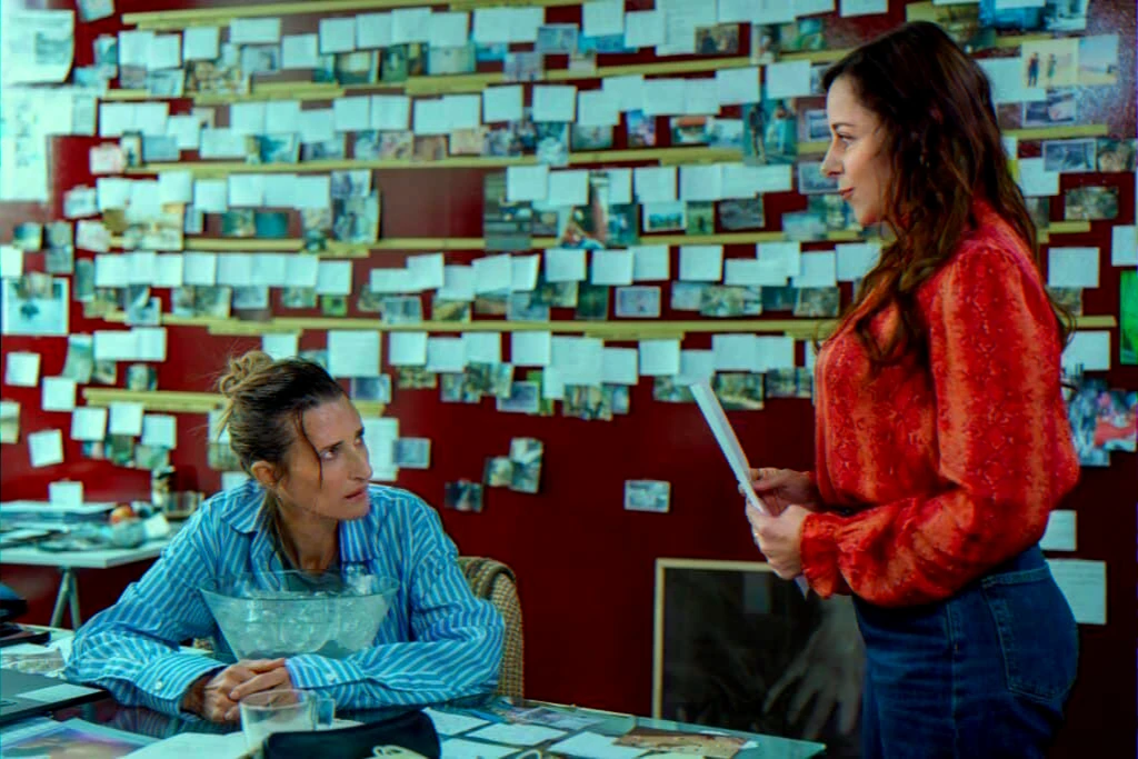 Dix pour cent film first promotional office scene