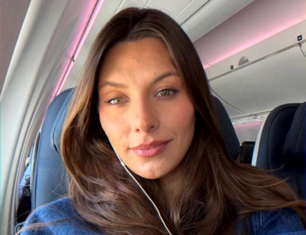 Eurovision 2026 Vienna commentary co-host en route to the final