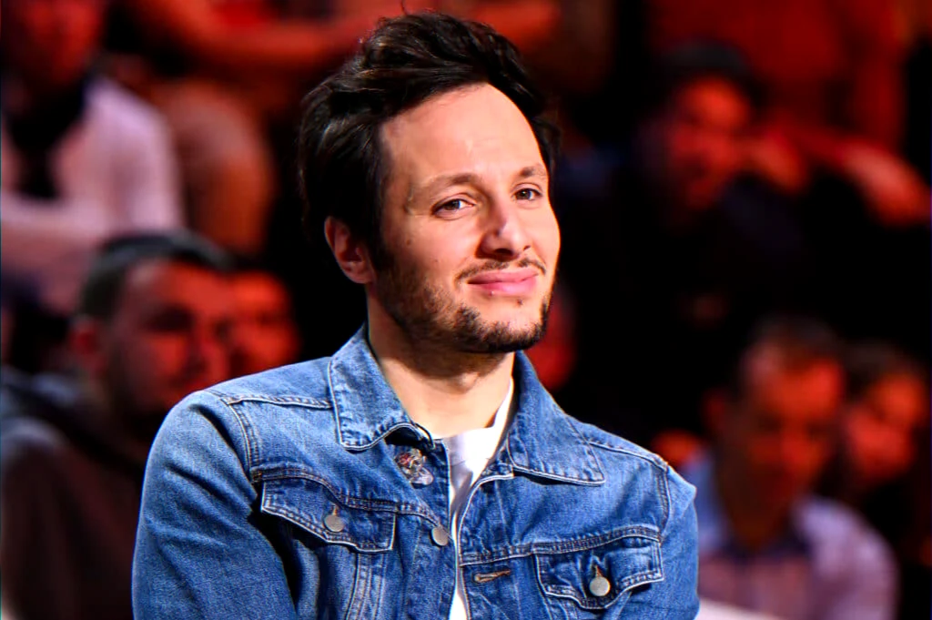 french singer preparing 2027 national tour
