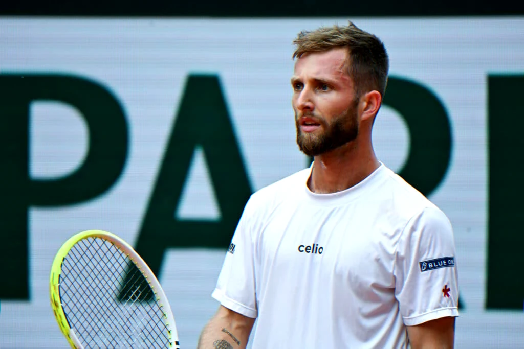 Hamburg tennis match disciplinary warning after on-court incident