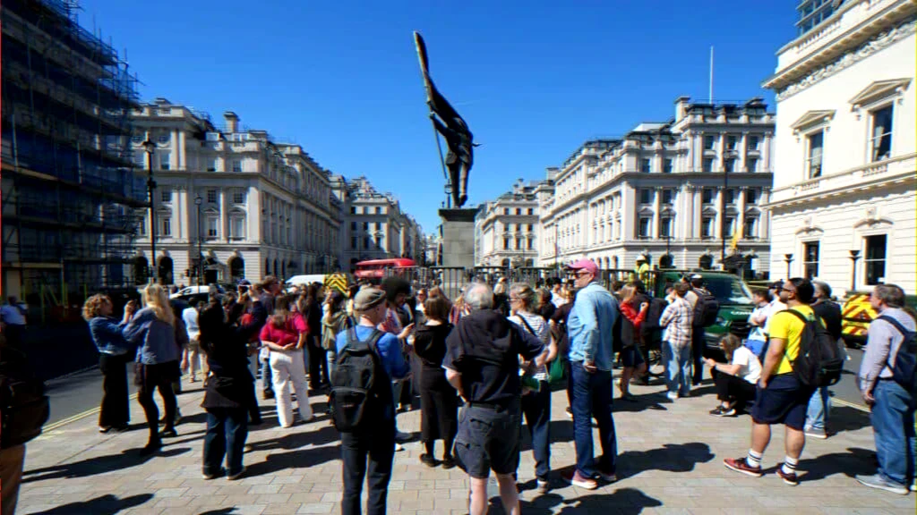 Mysterious statue on Pall Mall sparks public debate in London