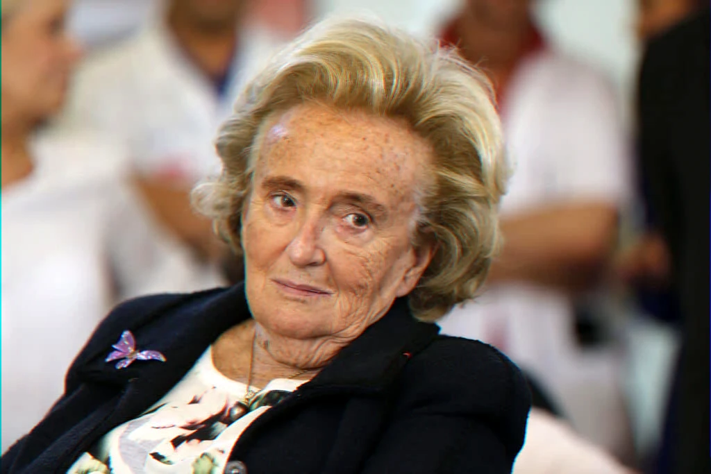 portrait linked to article on Paris residence adapted for ongoing home medical care