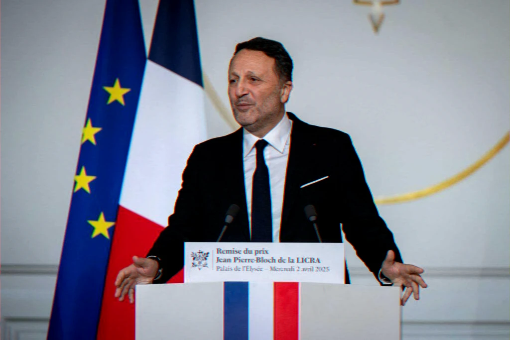 presentateur-repond-polemique-extraits-archives-tele