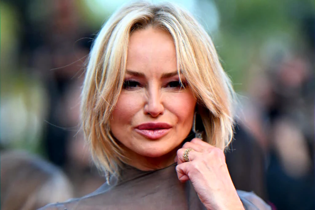 Wonderbra legacy and 2000s supermodel influence on modern media
