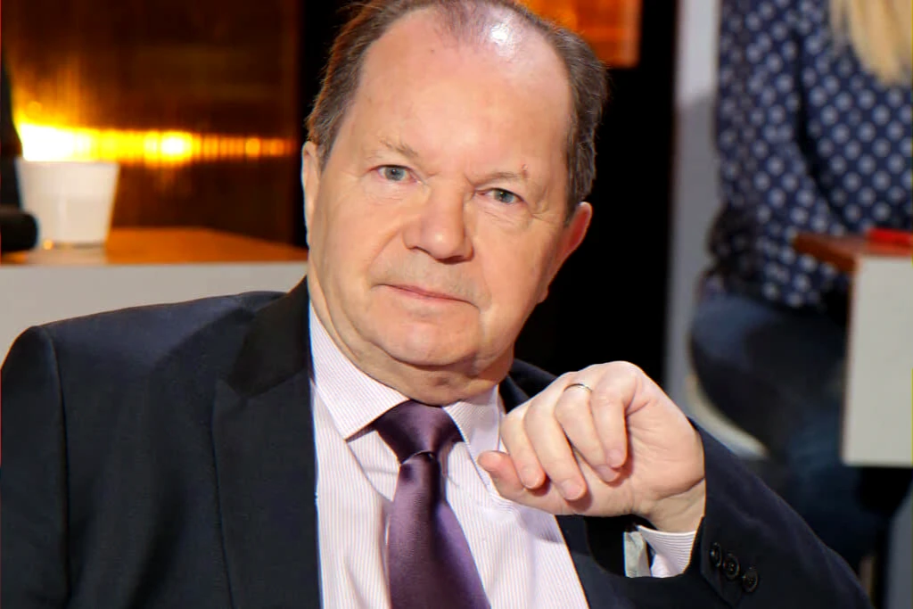 Coverage of high-profile commentator's network transition