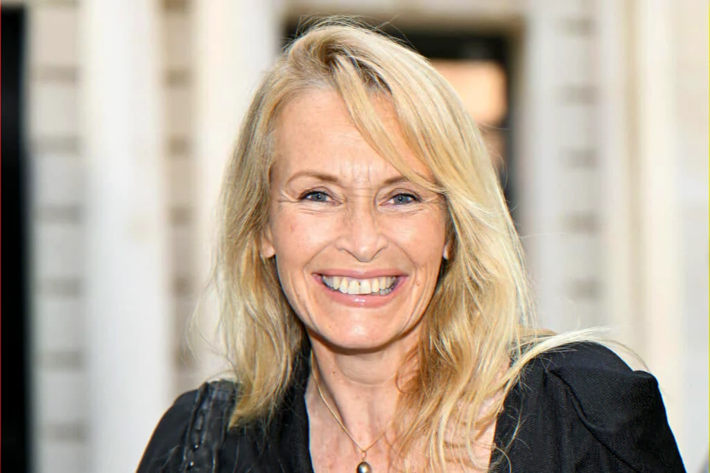 Portrait of a longtime beauty ambassador for a feature on her multi-decade advertising partnership