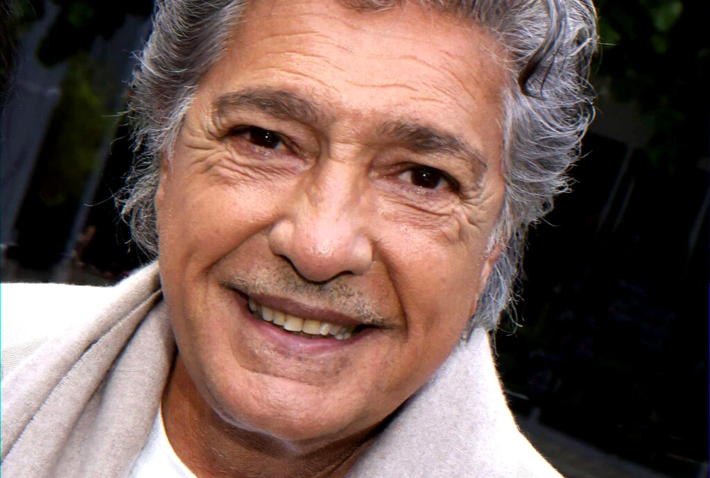 veteran-singer-continues-touring-modest-retirement
