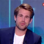 live-broadcast blooper revealing casual summer outfit